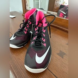 Women’s size 7 basketball shoes